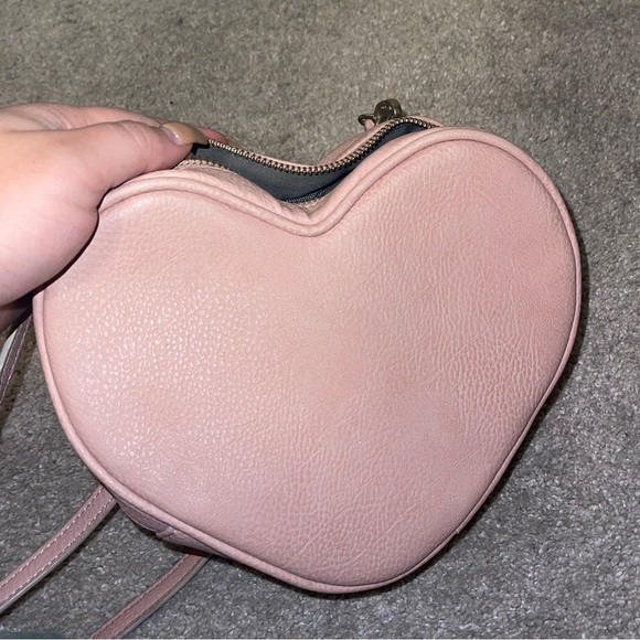 Heart Crossbody - Picture 2 of 6
